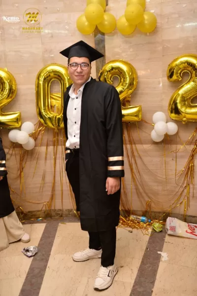 كتب قصص ومقالات ومترجد ومحلل البيانات وصوتيات